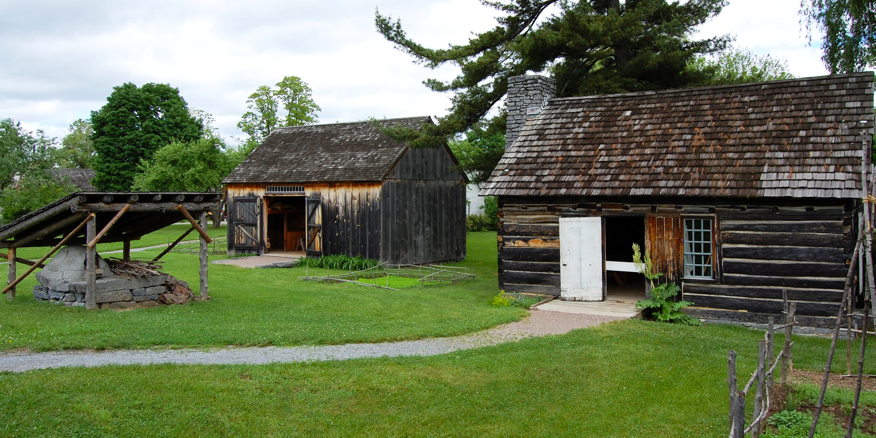 settlers-house-and-barn-shelburne-museum