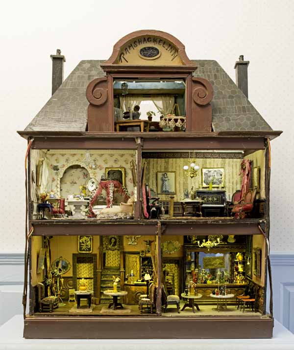 Ramshackle Inn Doll's House